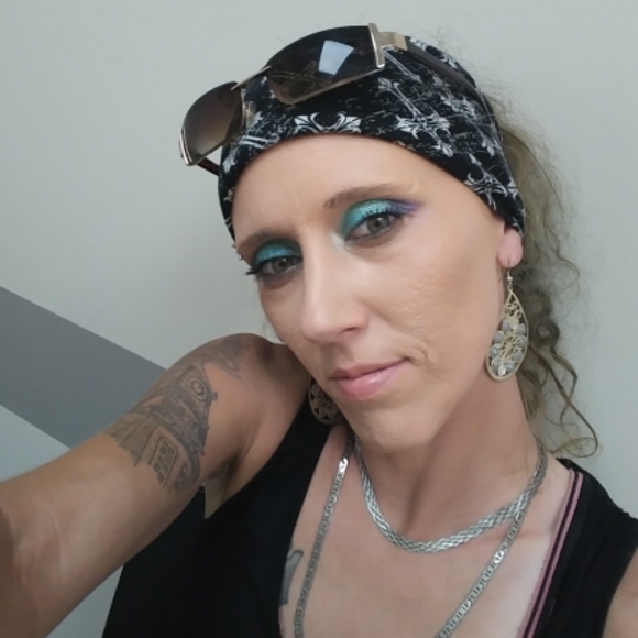 Meet your Posher, Jannie - Picture 2 of 2